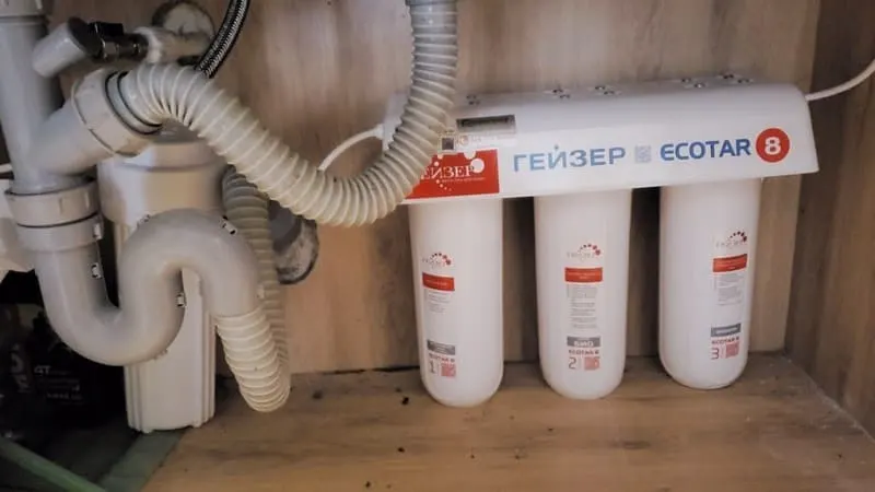 Lắp đặt Geyser Ecotar 8 dưới bồn rửa